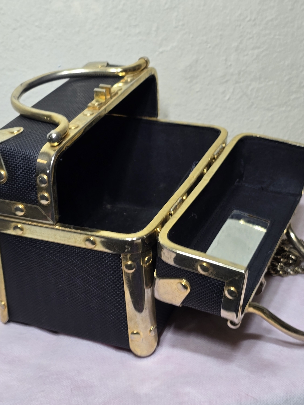 Vintage 1960s Metal Train Vanity Case Box Bag With Metal Tassle Necklace - Picture 14 of 14